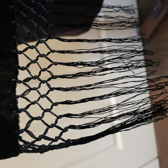 Gorgeous gold and black fringed scarf - Picture 2 of 4